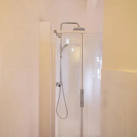 Sur Le Port De Ницца